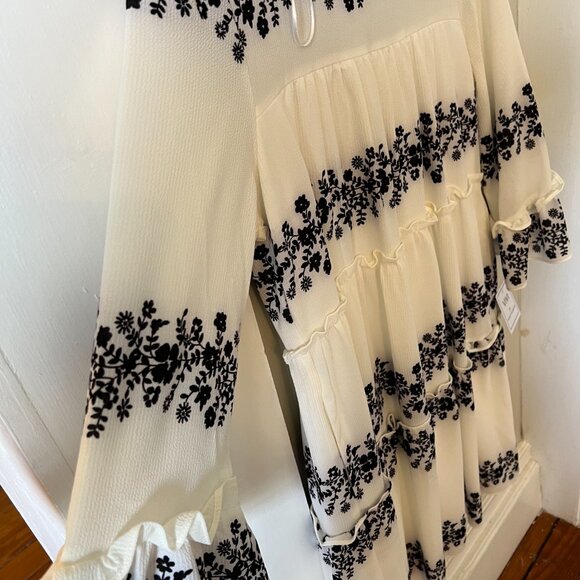 Vivi By Violet Weekend 3/4 Bell Sleeve Floral Ruffle White Boho Dress women, NEW - Picture 2 of 9